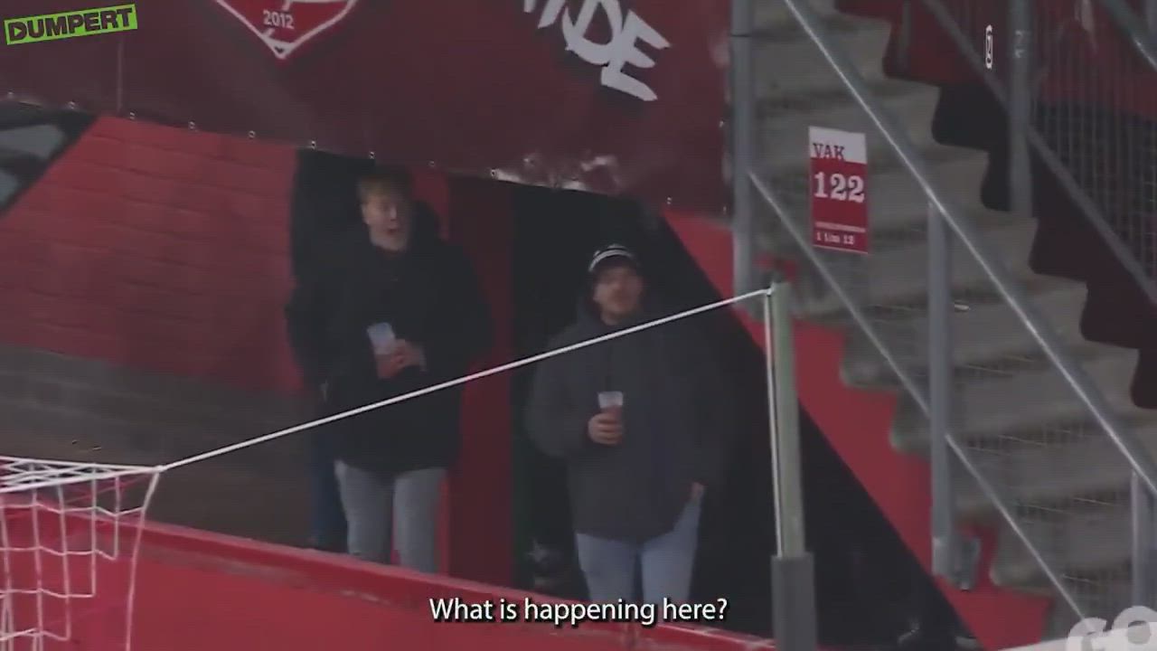 Un mal despeje y dos amigos con muy mala suerte: tienen que ver el cómico momento de la jornada