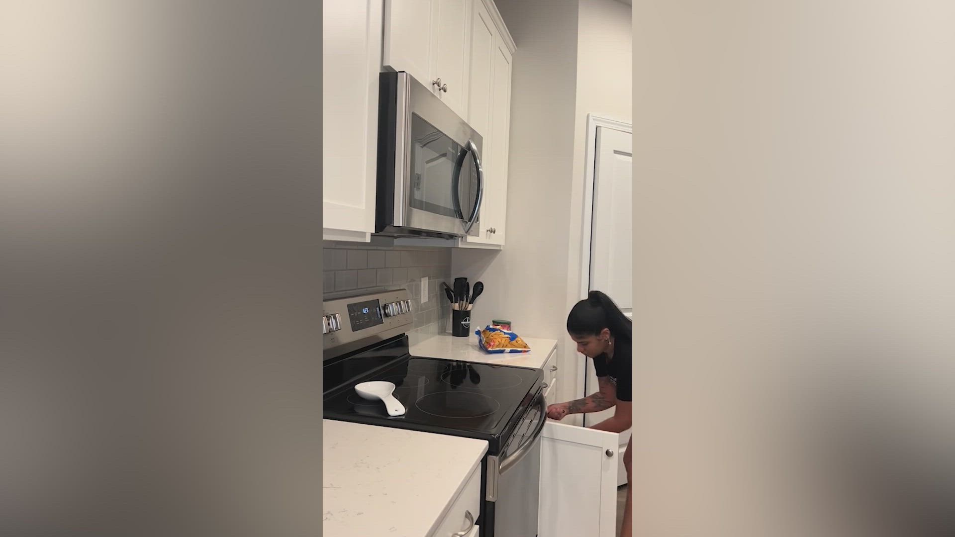 Una cubana abandona España y señala por qué ha elegido mudarse a Estados Unidos