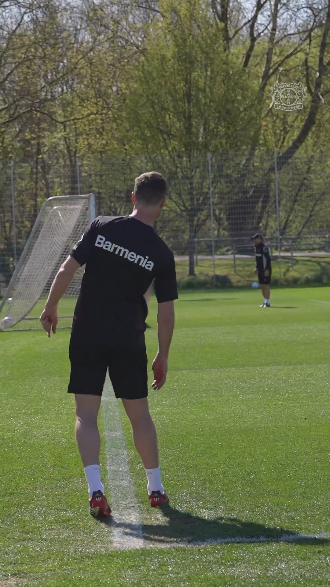 El golazo olímpico de Xabi Alonso durante el entrenamiento del Leverkusen