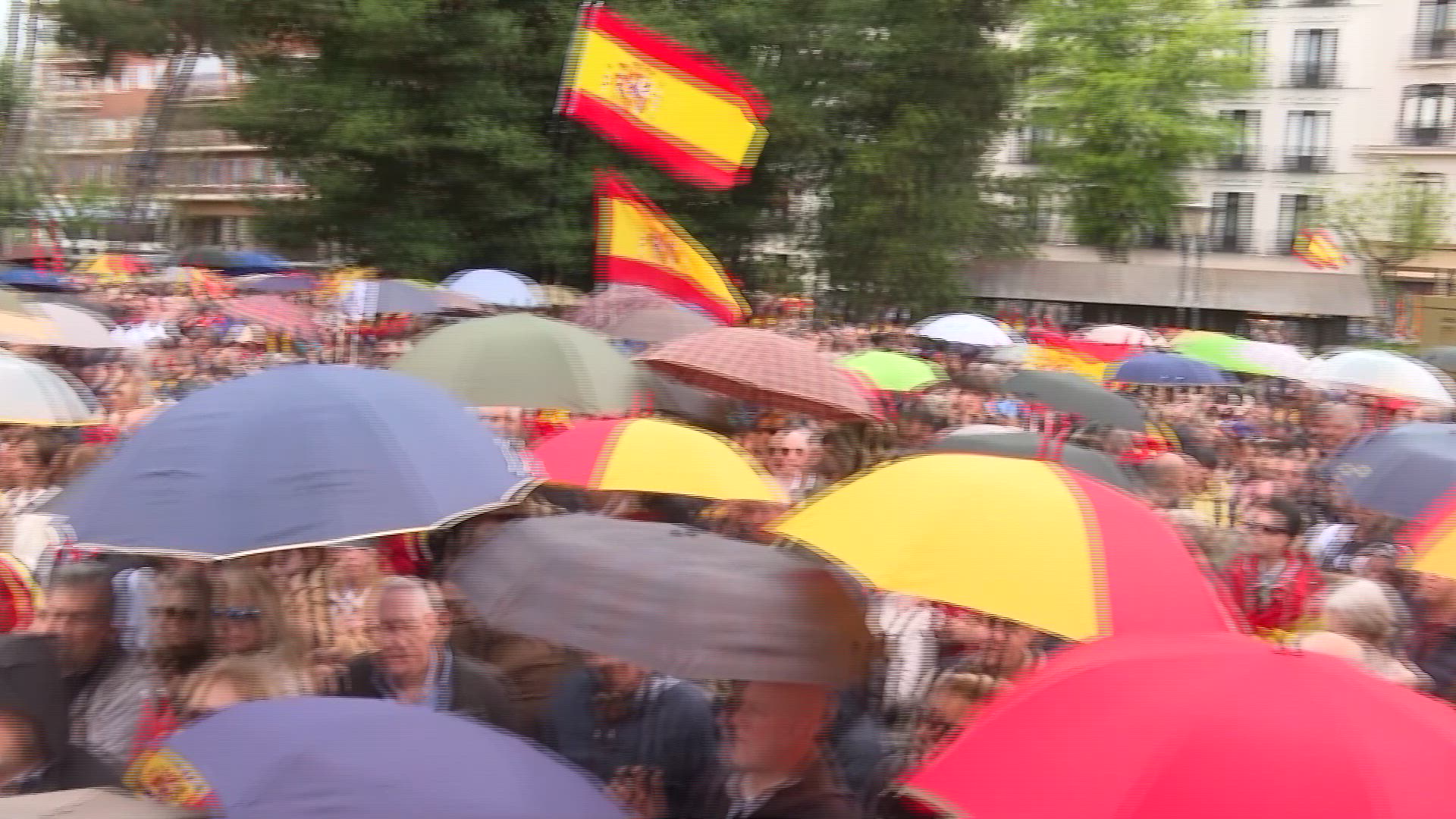 MANIFESTACIÓN MASIVA en MADRID contra PEDRO SÁNCHEZ con APOYO de PP y VOX
