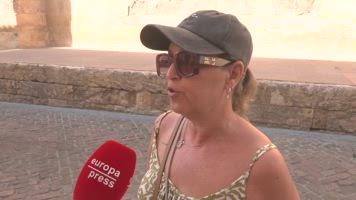 Turistas visitan la Mezquita de Córdoba con la 