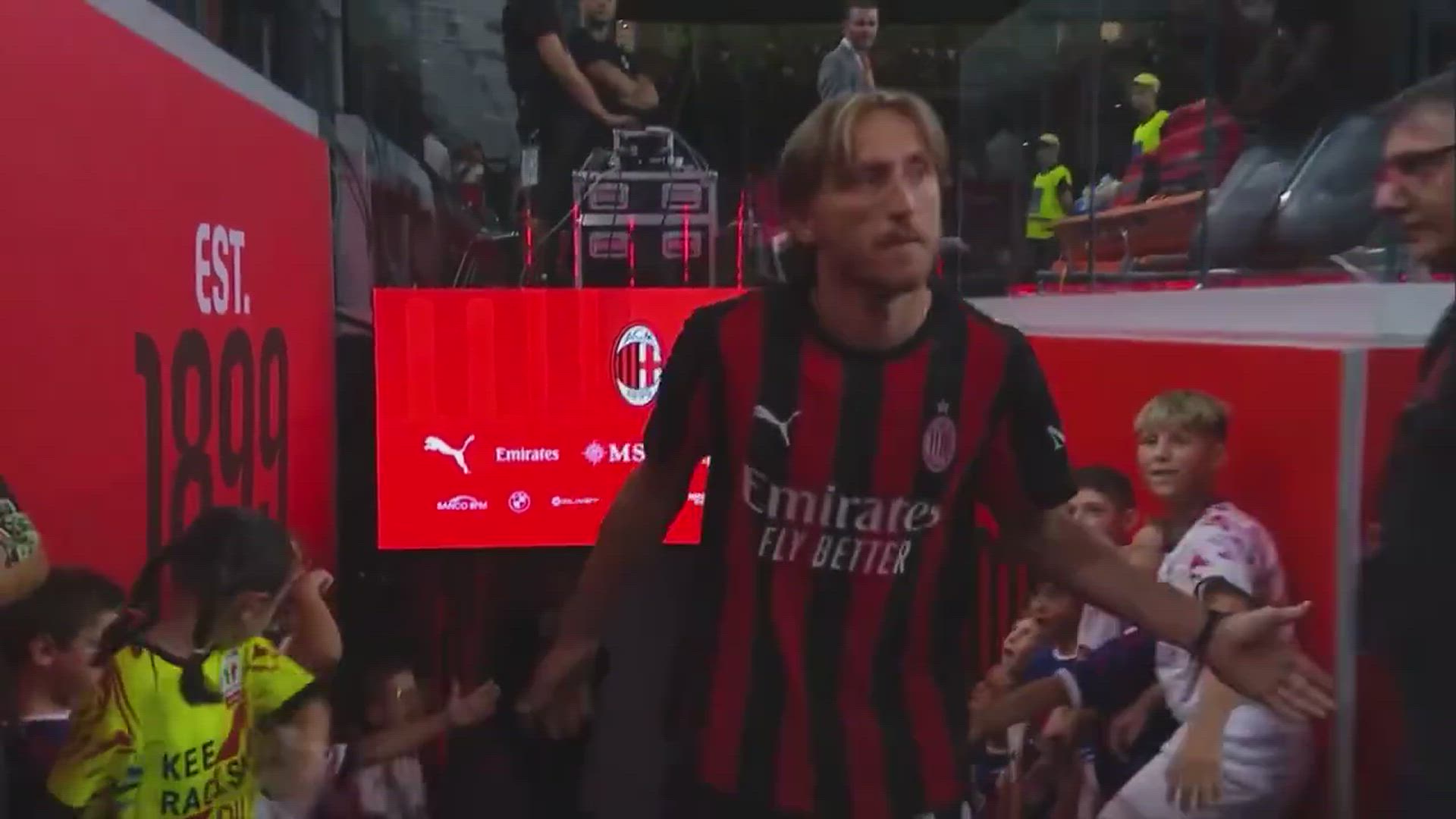 San Siro recibe por primera vez a Modric en una imagen que se va a llevar para siempre Luka por cómo fue