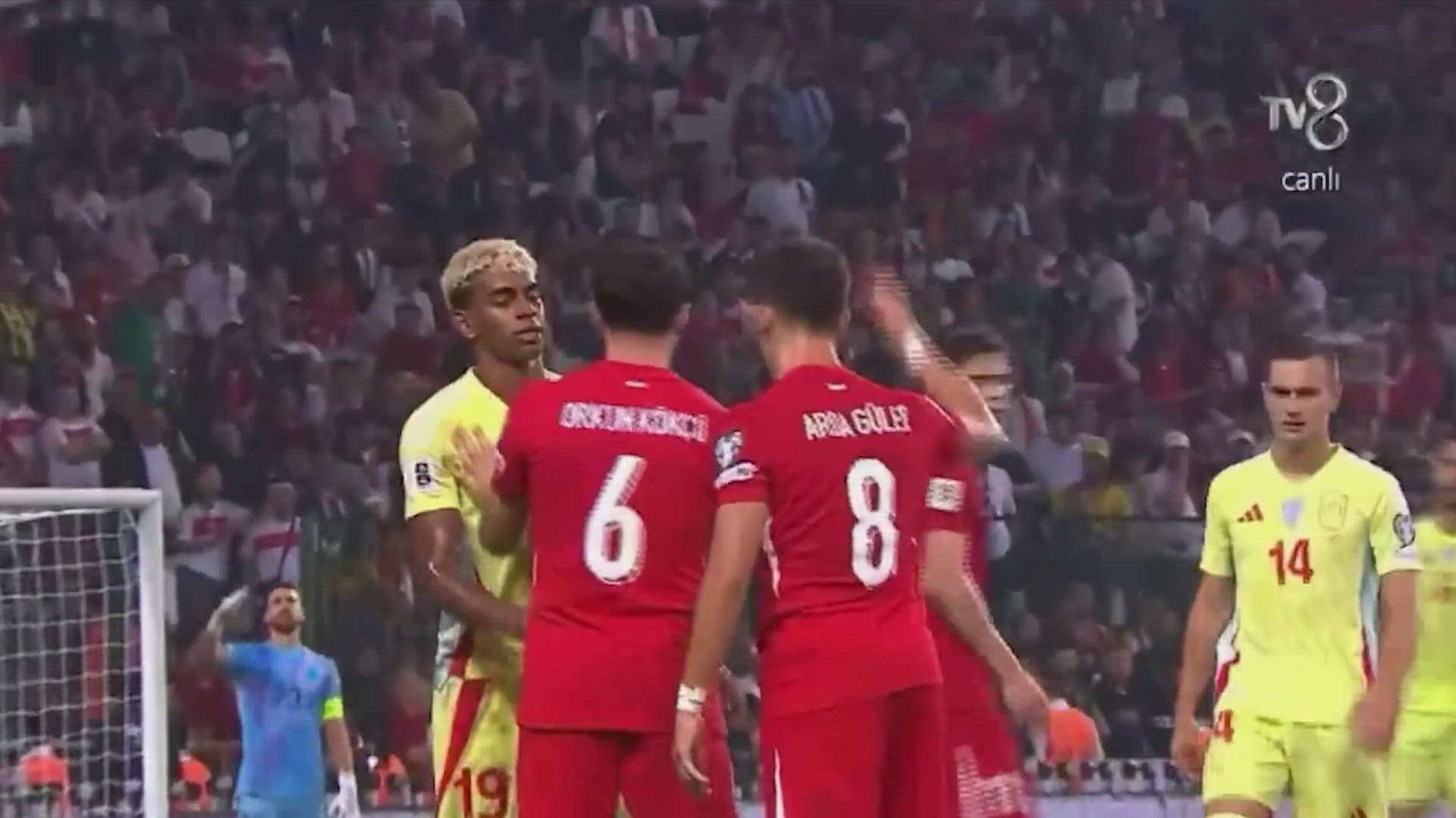 Saltaron chispas: el tenso momento entre Arda Güler y Lamine Yamal que acabó a empujones