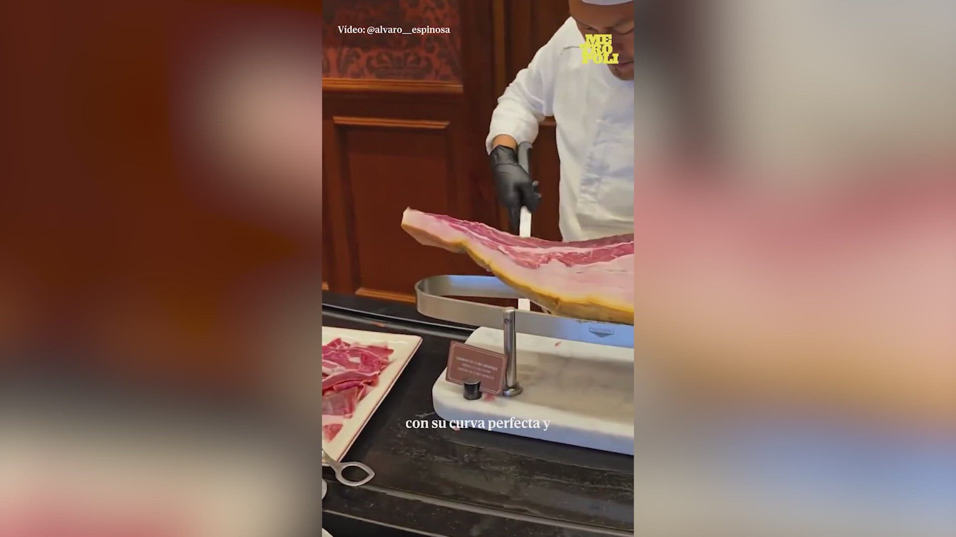 El vídeo viral de un cortador de jamón en Disney: no van a creer lo que ven sus ojos