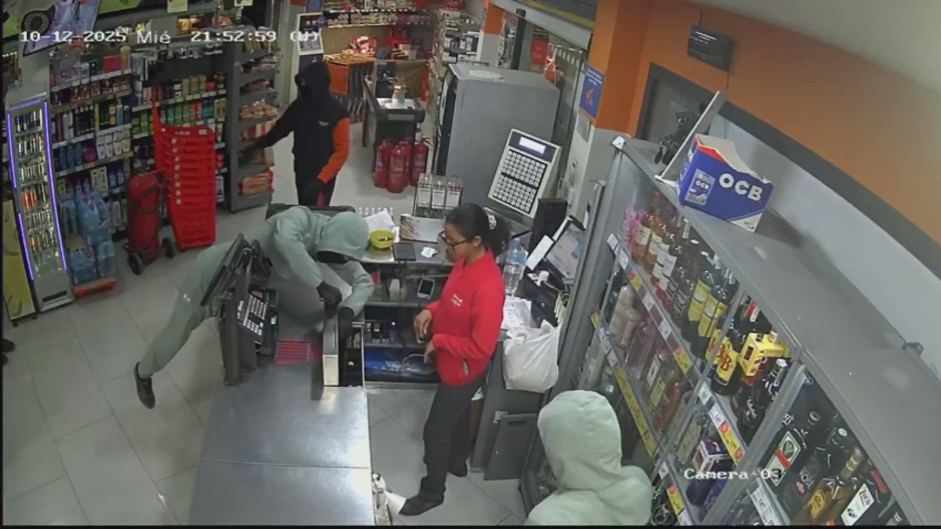 El espectacular robo en un gasolinera de Murcia: arrasan con todo