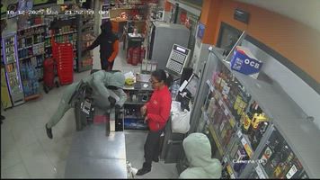 El espectacular robo en un gasolinera de Murcia: arrasan con todo