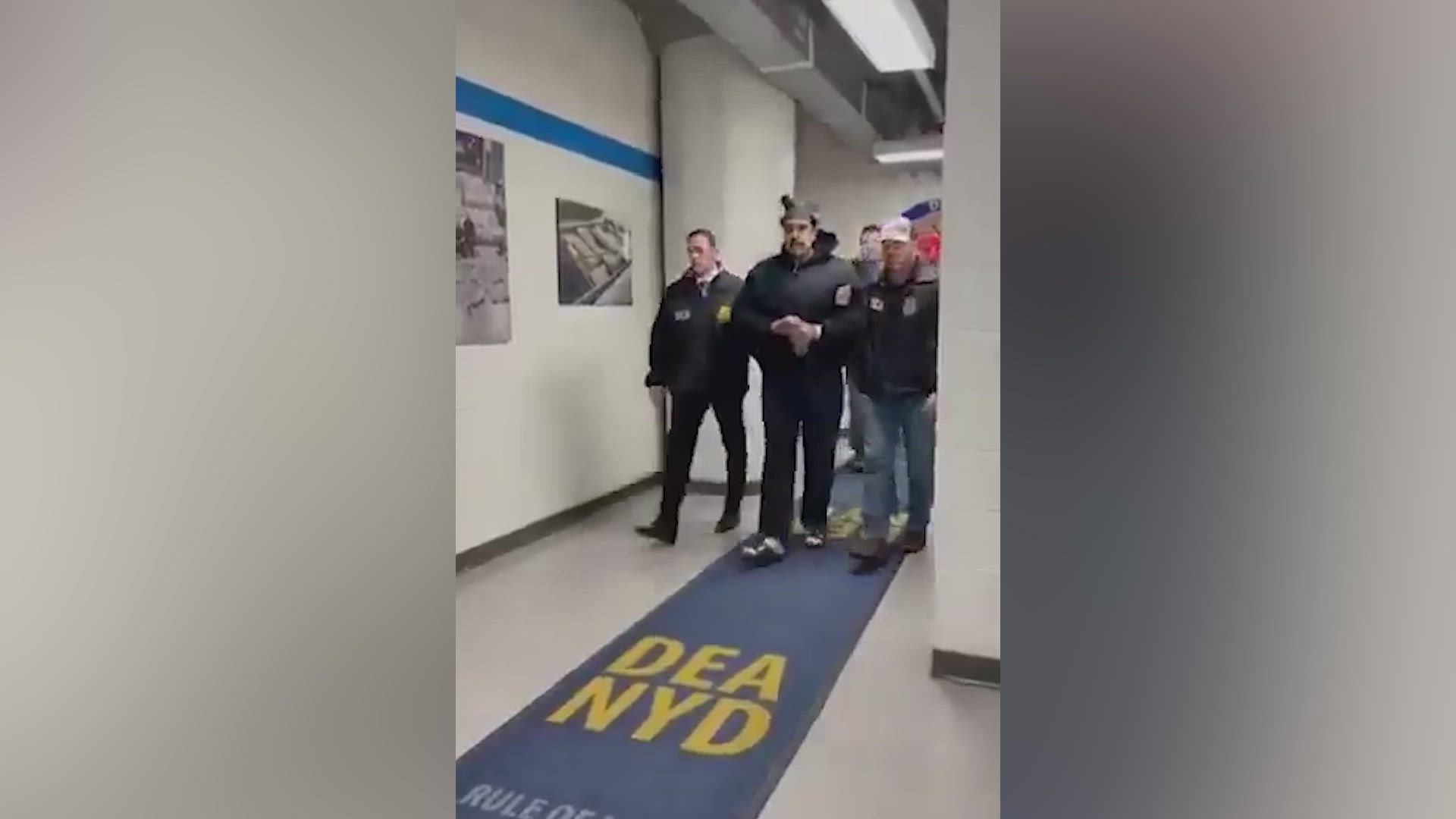 El vídeo de Maduro esposado en Nueva York que está dando la vuelta al mundo