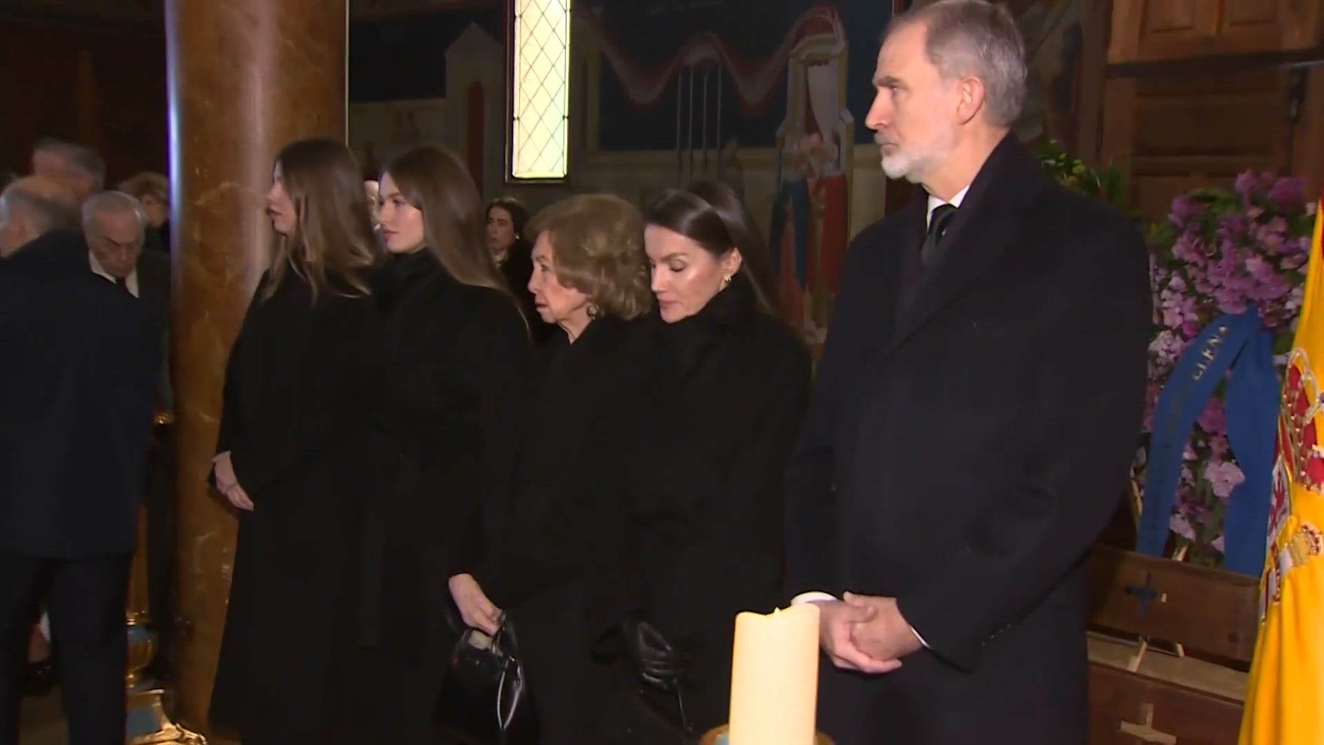 Los Reyes y sus hijas arropan a la Reina Sofía en el responso por su hermana Irene de Grecia
