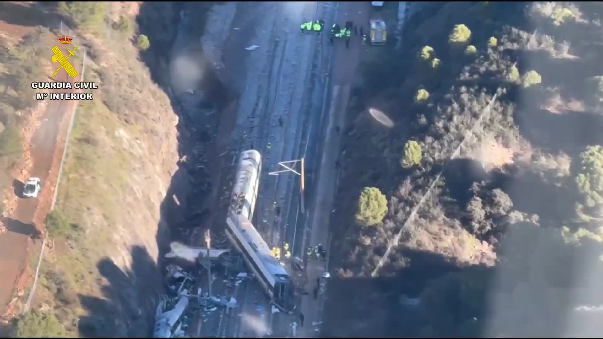 La Guardia Civil publica las primera imágenes aéreas de Adamuz: el panorama es desolador...