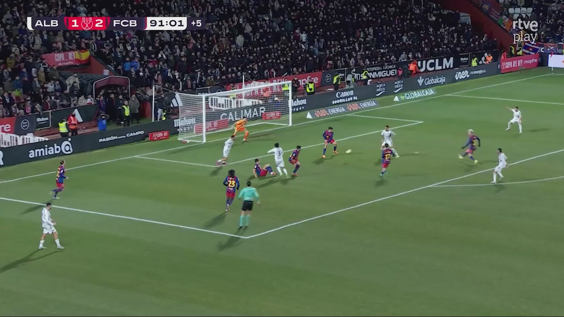 ¡En el 91′, con todo Albacete cantando el gol y Joan García superado! Gerard Martín salvó la Copa del Barça en la línea