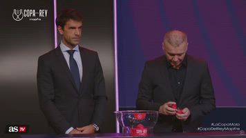 La reacción instantánea de Marcos Llorente cuando sale la bola del Barça: un poema