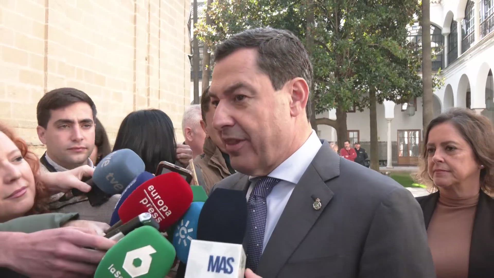 Juanma Moreno pide el regreso de Juan Carlos I a España