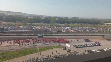 Las aficiones de Sevilla y Betis se encuentran antes del gran derbi: atentos al ambiente