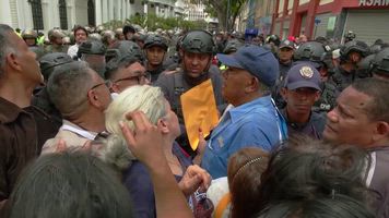 Profesores universitarios en Venezuela se manifiestan por una subida de salario