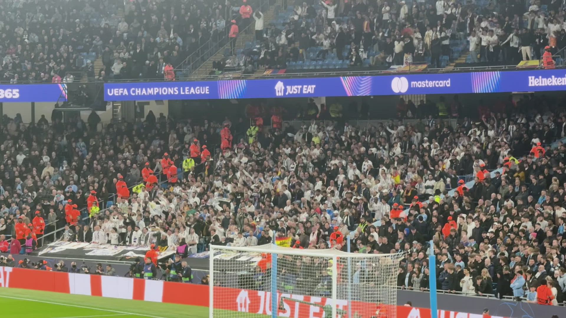 El cántico de la aficion del Madrid en el Etihad mofándose de Guardiola