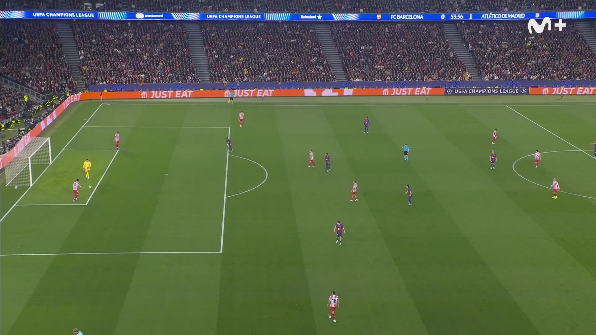 Vean la jugada que va a dar la vuelta al mundo: ¿fue penalti de Pubill por cogerla con la mano?