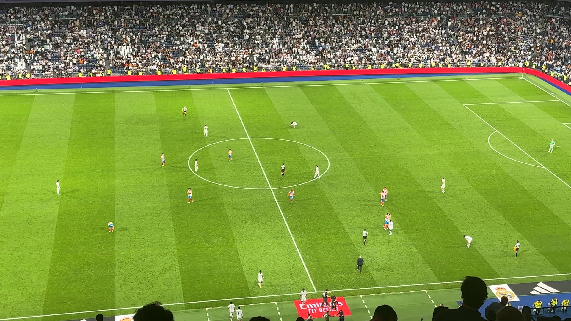 Y el Bernabéu dijo basta: tremendo lo que pasó cuando pitó el árbitro el final